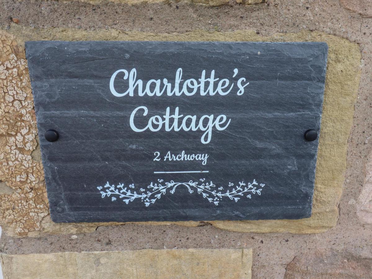 Charlotte'S Cottage Seahouses Exterior foto